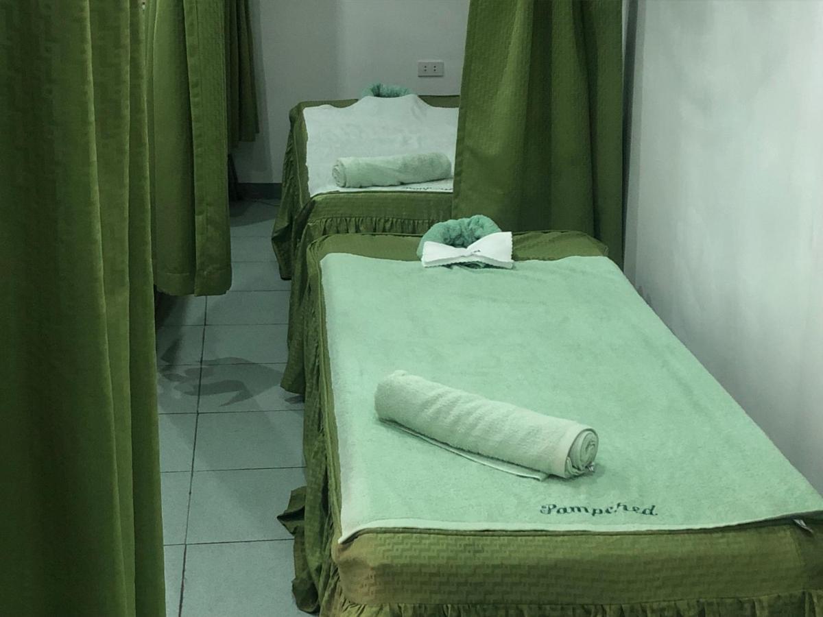 Badladz Staycation Condos بويرتو غاليرا المظهر الخارجي الصورة
