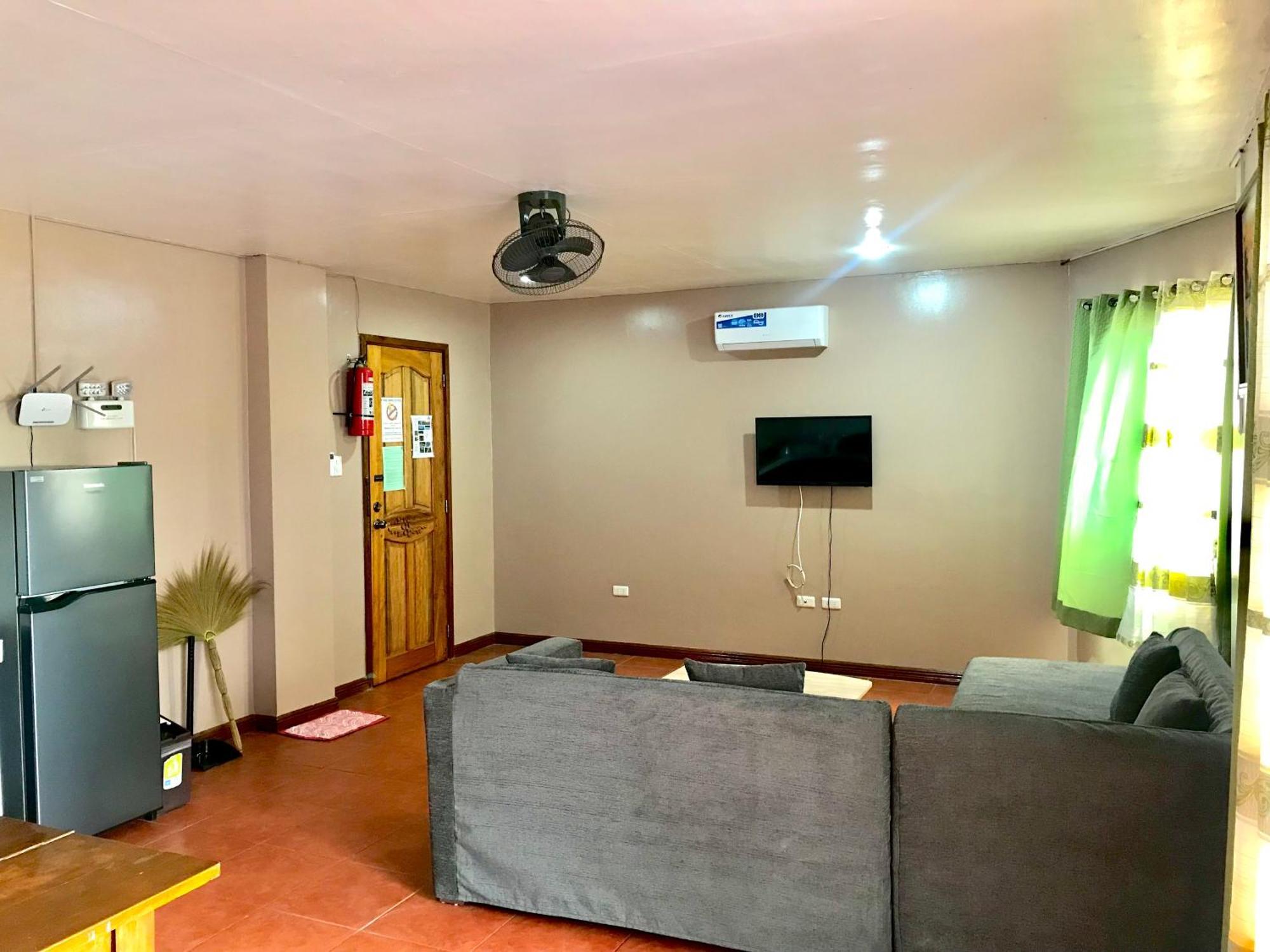 Badladz Staycation Condos بويرتو غاليرا المظهر الخارجي الصورة