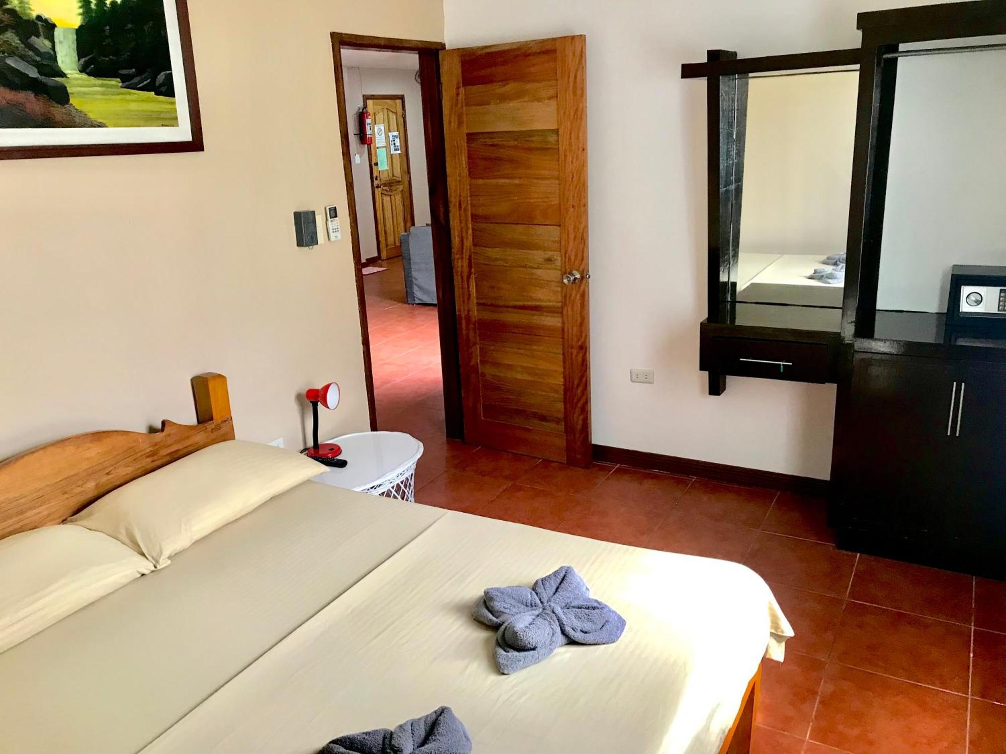 Badladz Staycation Condos بويرتو غاليرا المظهر الخارجي الصورة