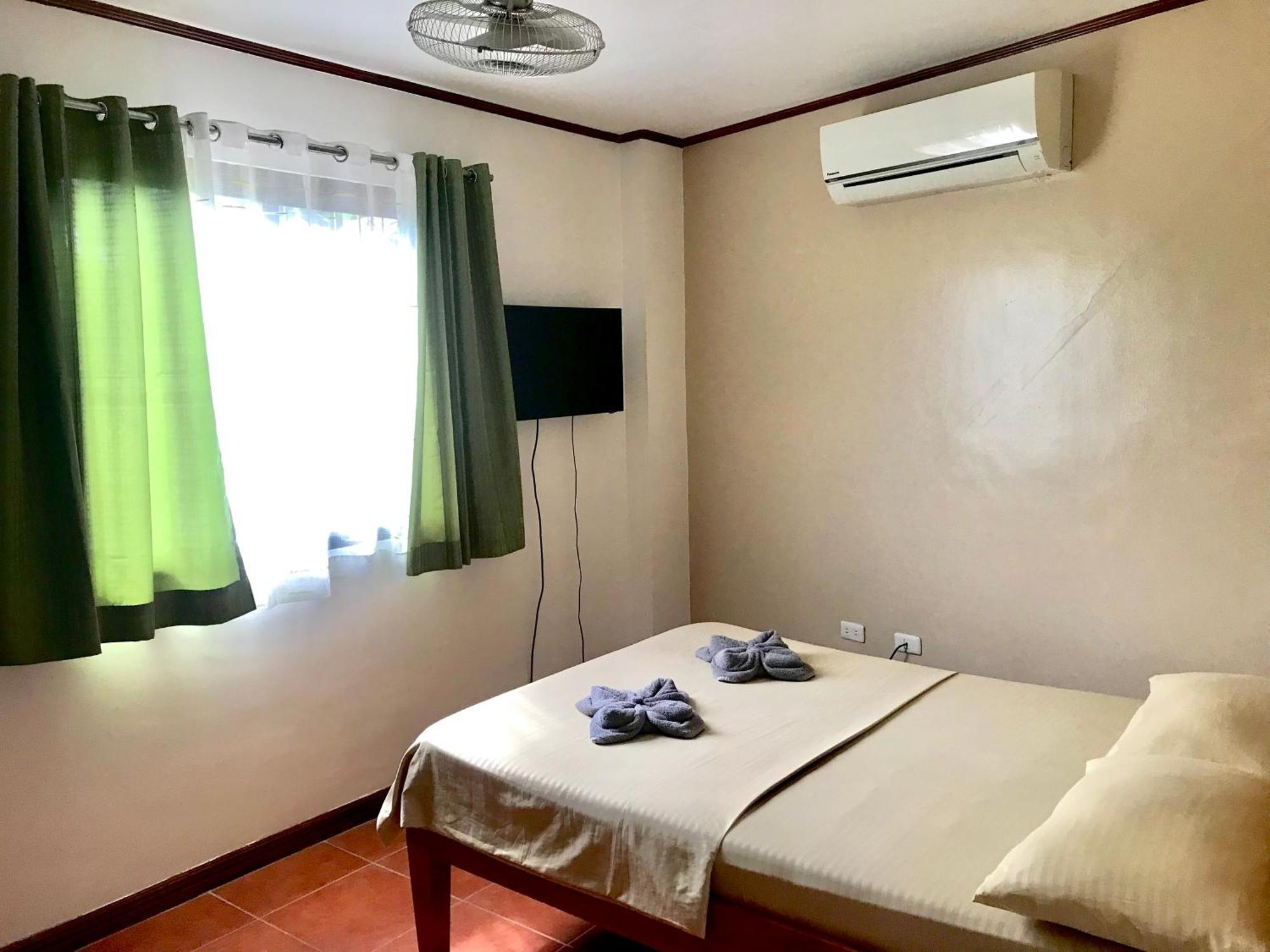 Badladz Staycation Condos بويرتو غاليرا المظهر الخارجي الصورة