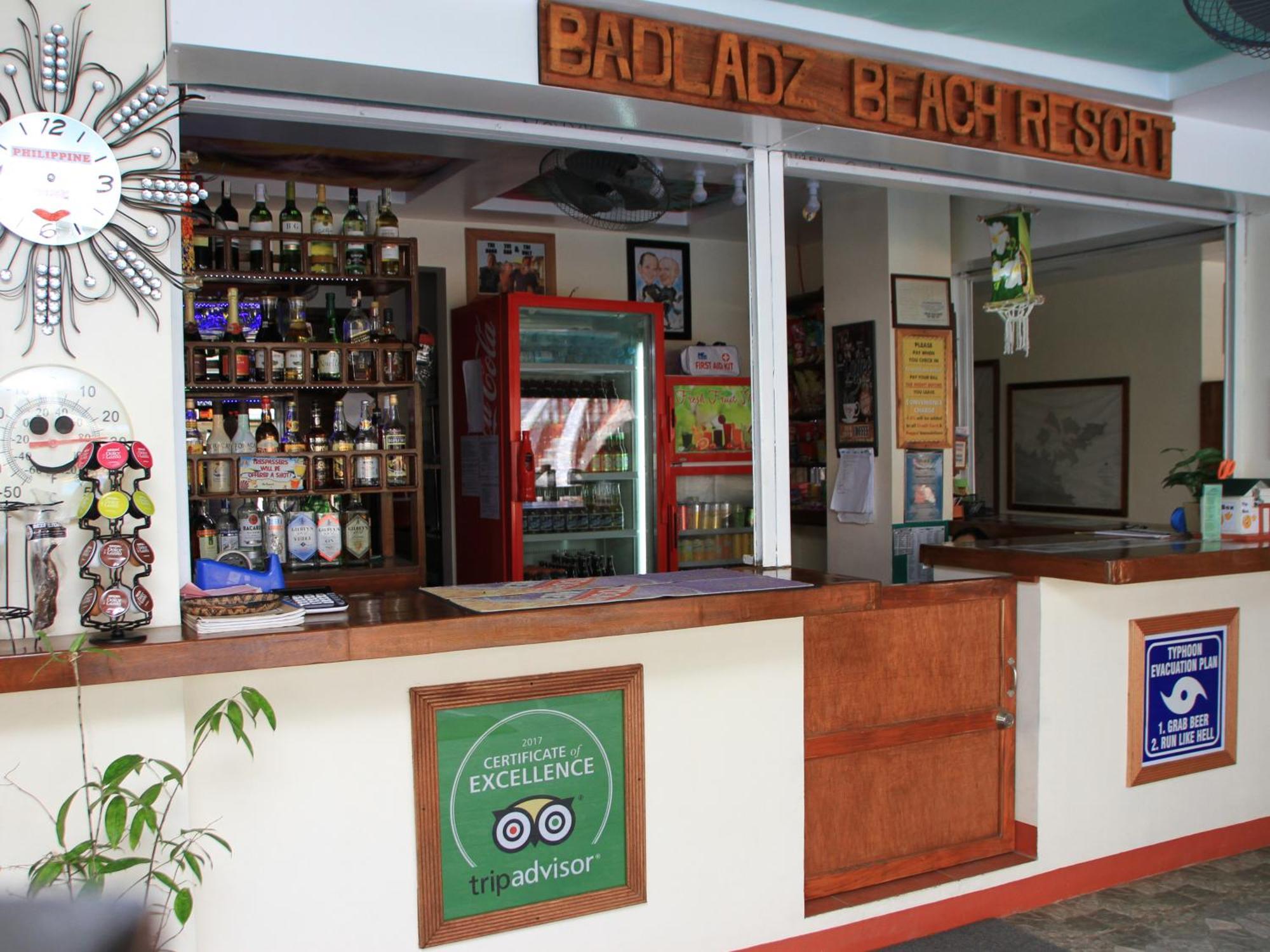Badladz Staycation Condos بويرتو غاليرا المظهر الخارجي الصورة